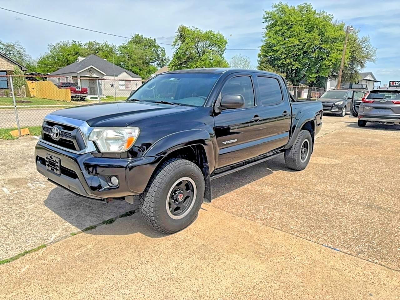 2014 Toyota Tacoma V6 - Image 2