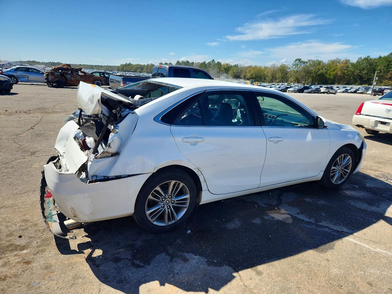 2016 Toyota Camry Se - Фото 3