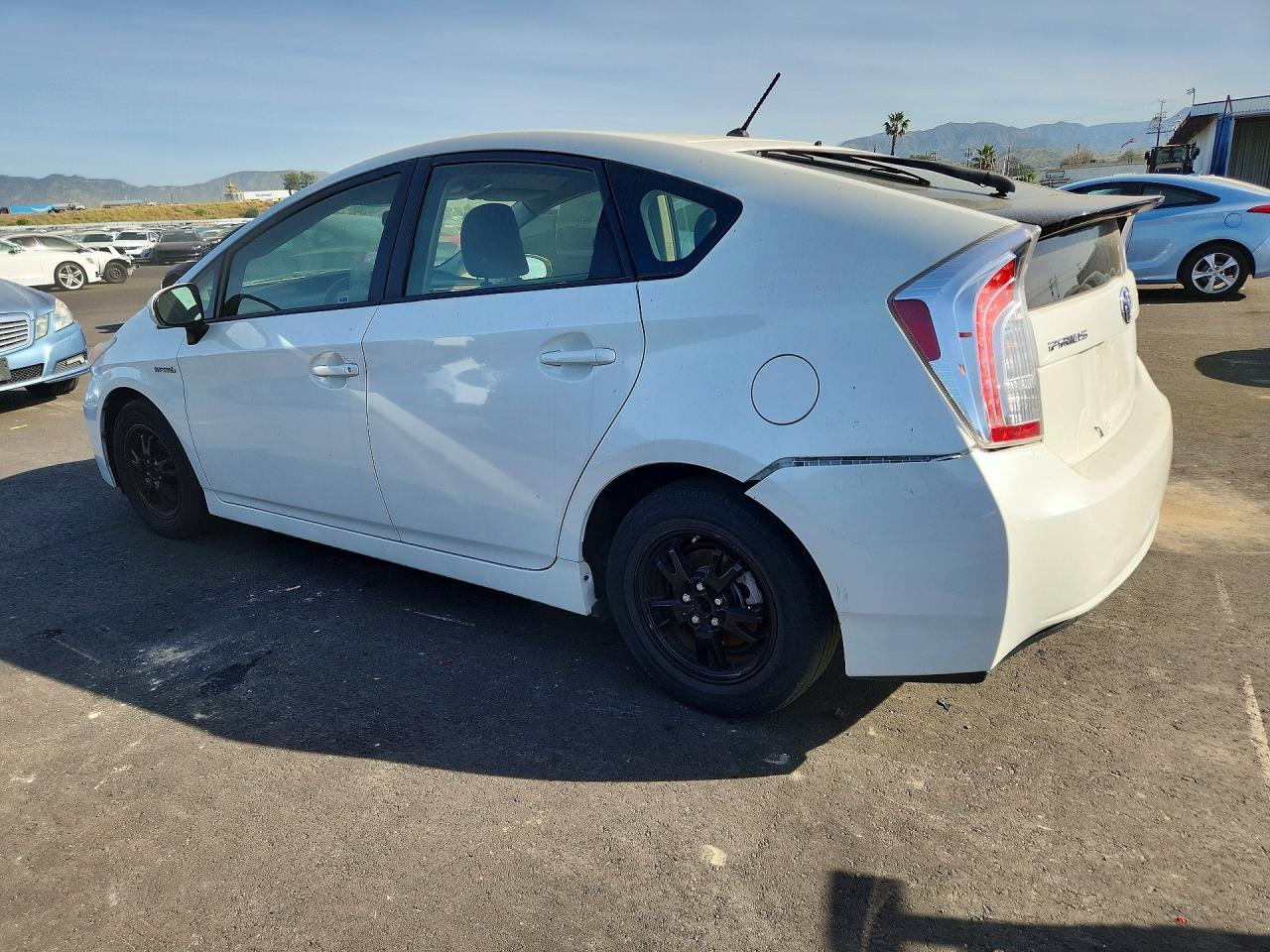 2014 Toyota Prius Two - Фото 2