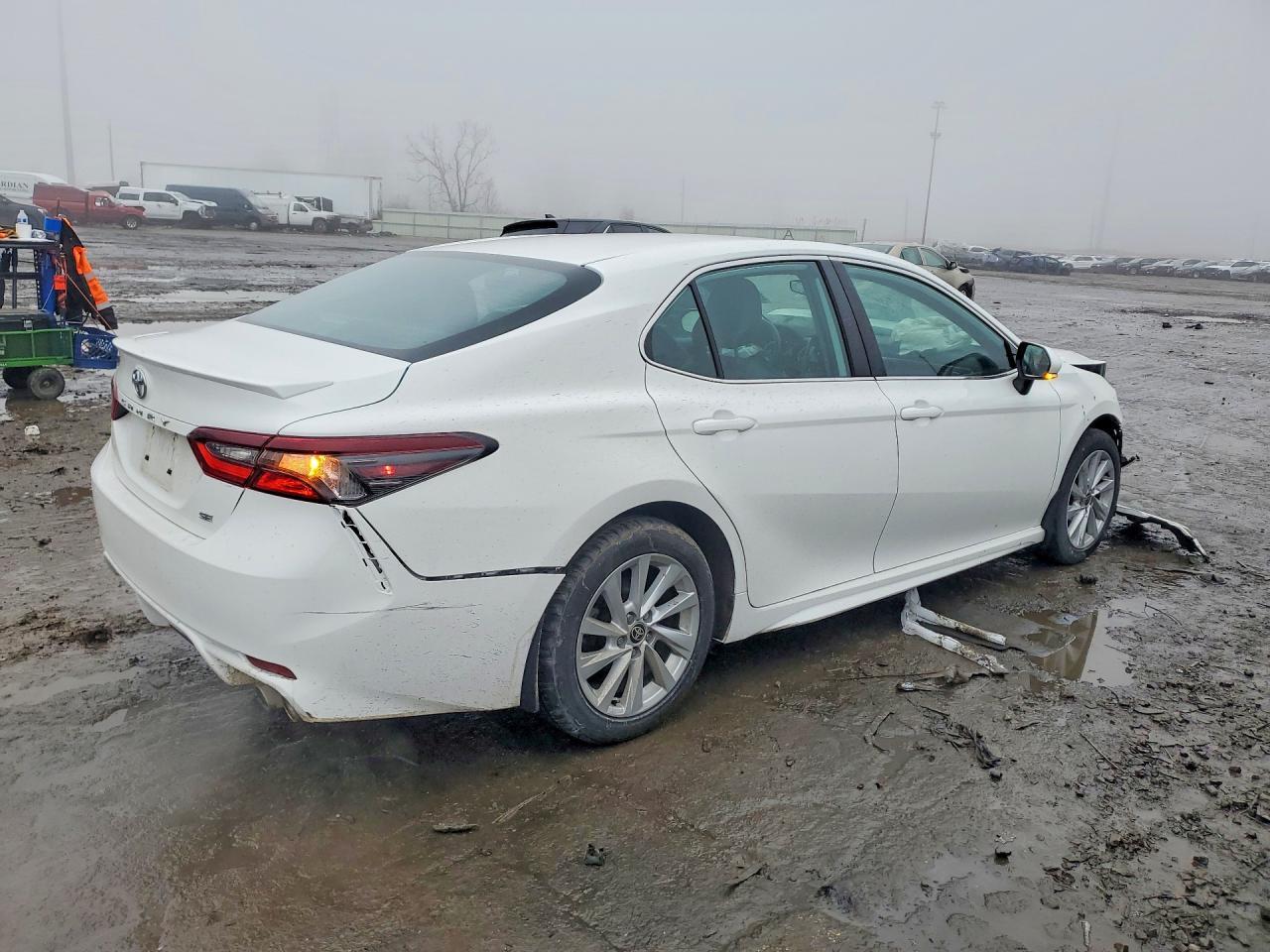2022 Toyota Camry Se - Фото 3
