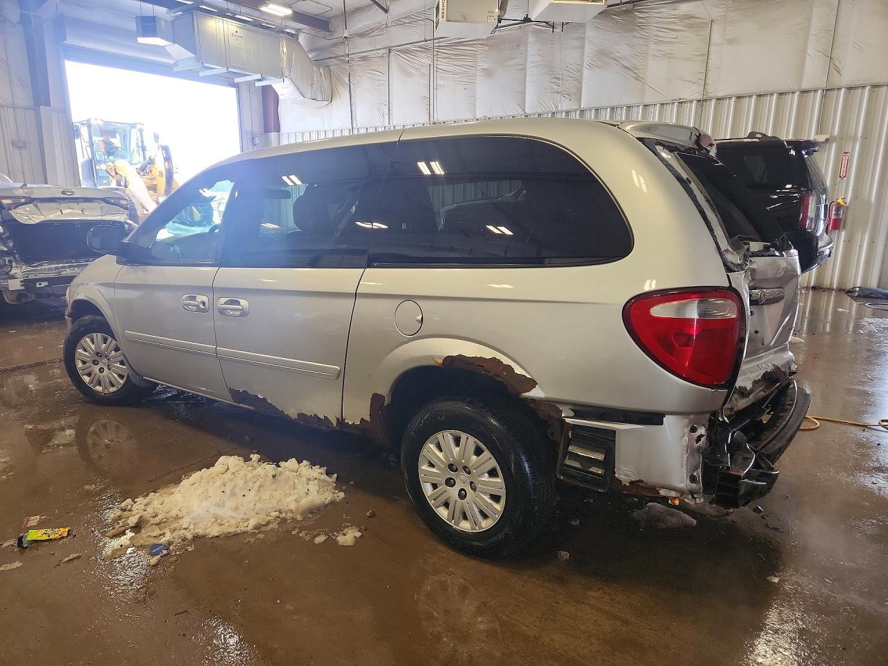 2007 Chrysler Town & Country Lx - Image 2