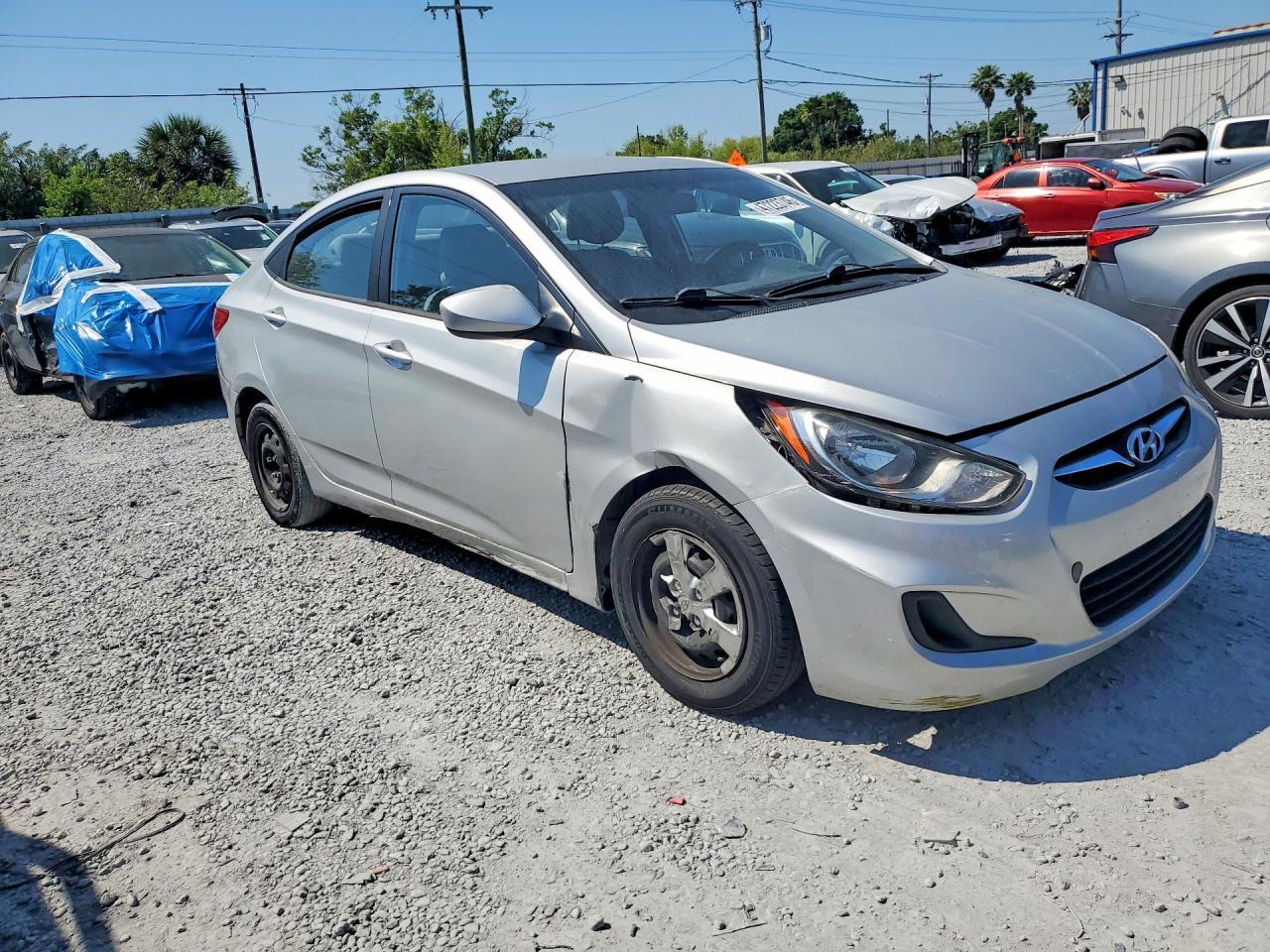 2013 Hyundai Accent Gls - Фото 4
