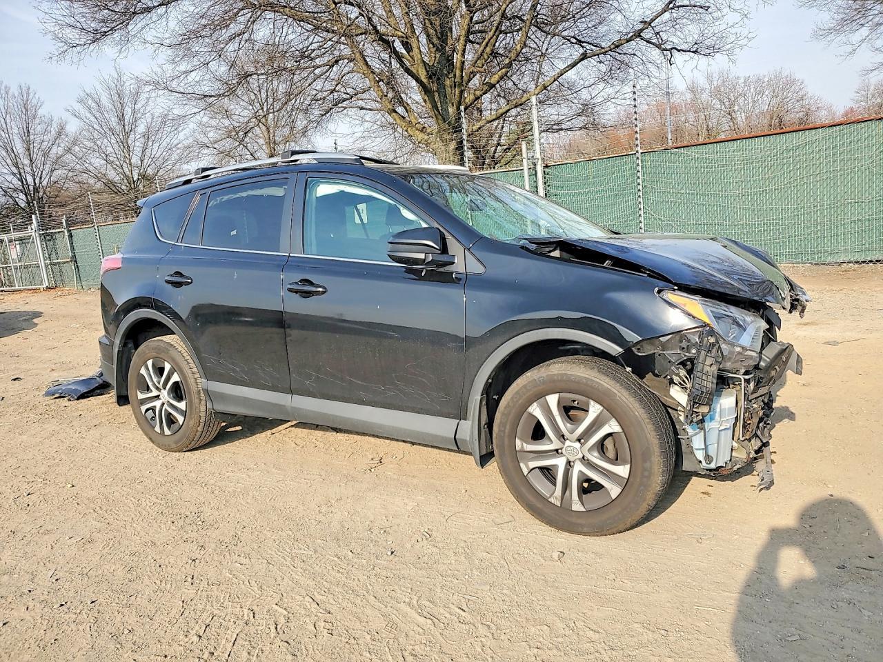 2016 Toyota Rav4 Le - Image 4