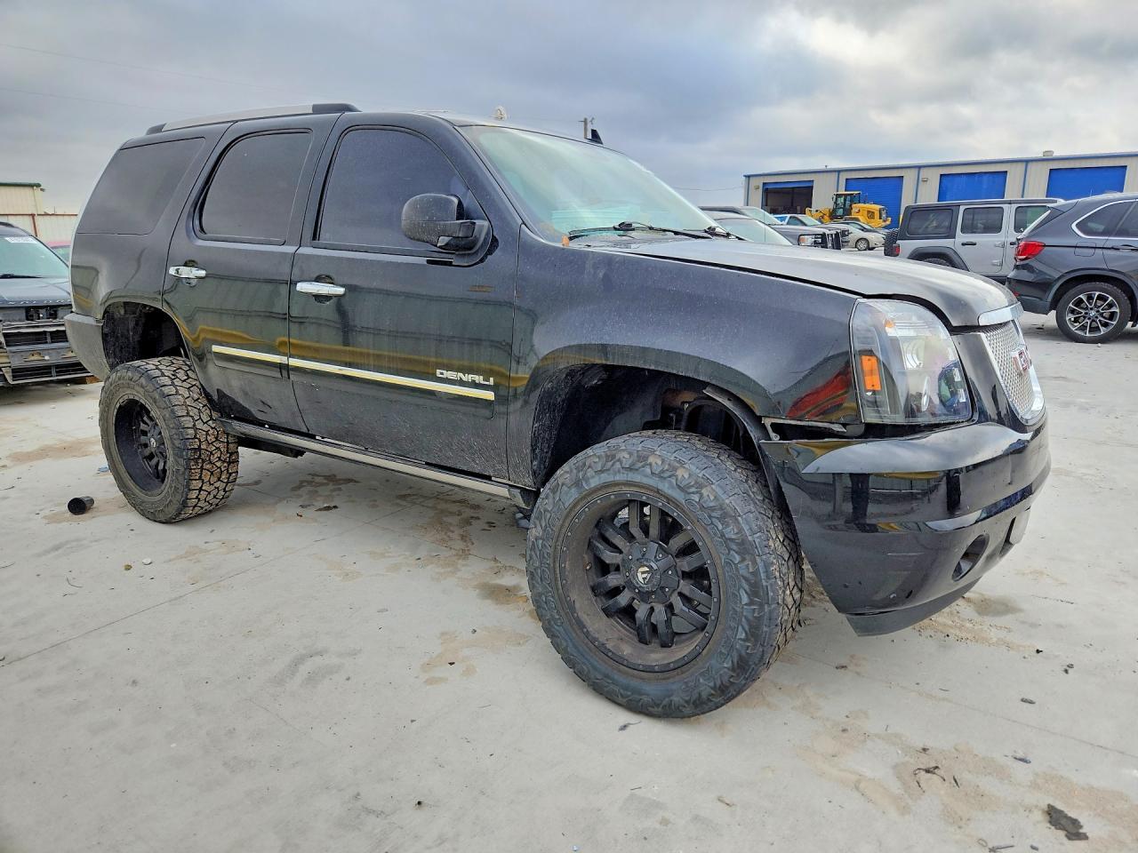 2011 GMC Yukon Denali - Image 4