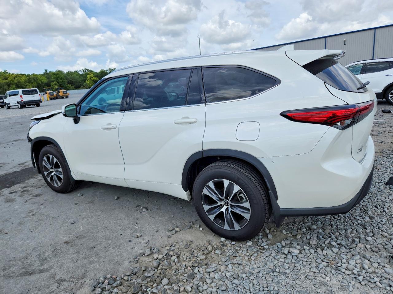 2021 Toyota Highlander Xle - Фото 2