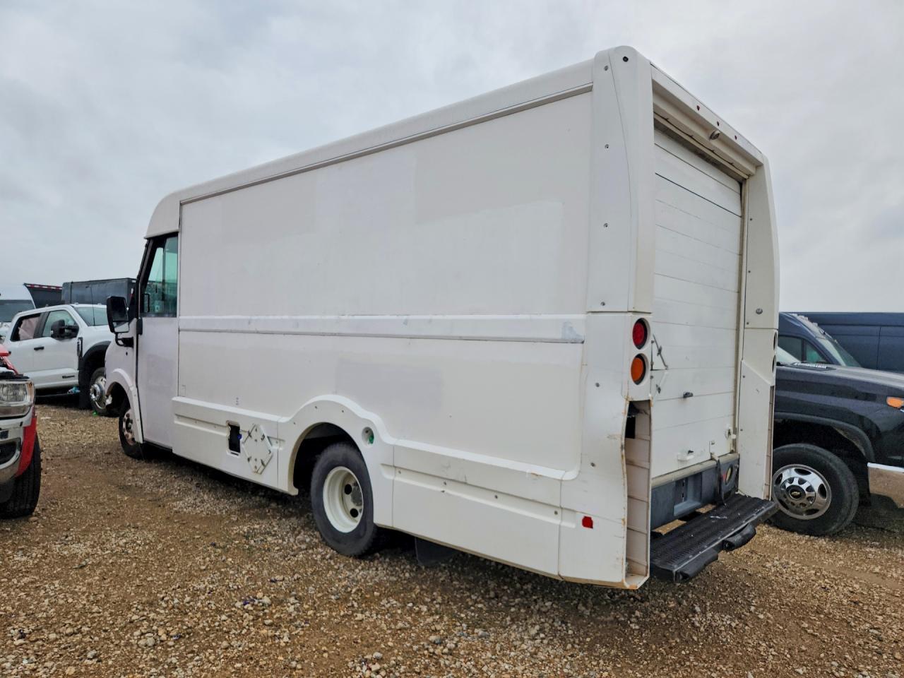 2012 Isuzu Npr - Image 2