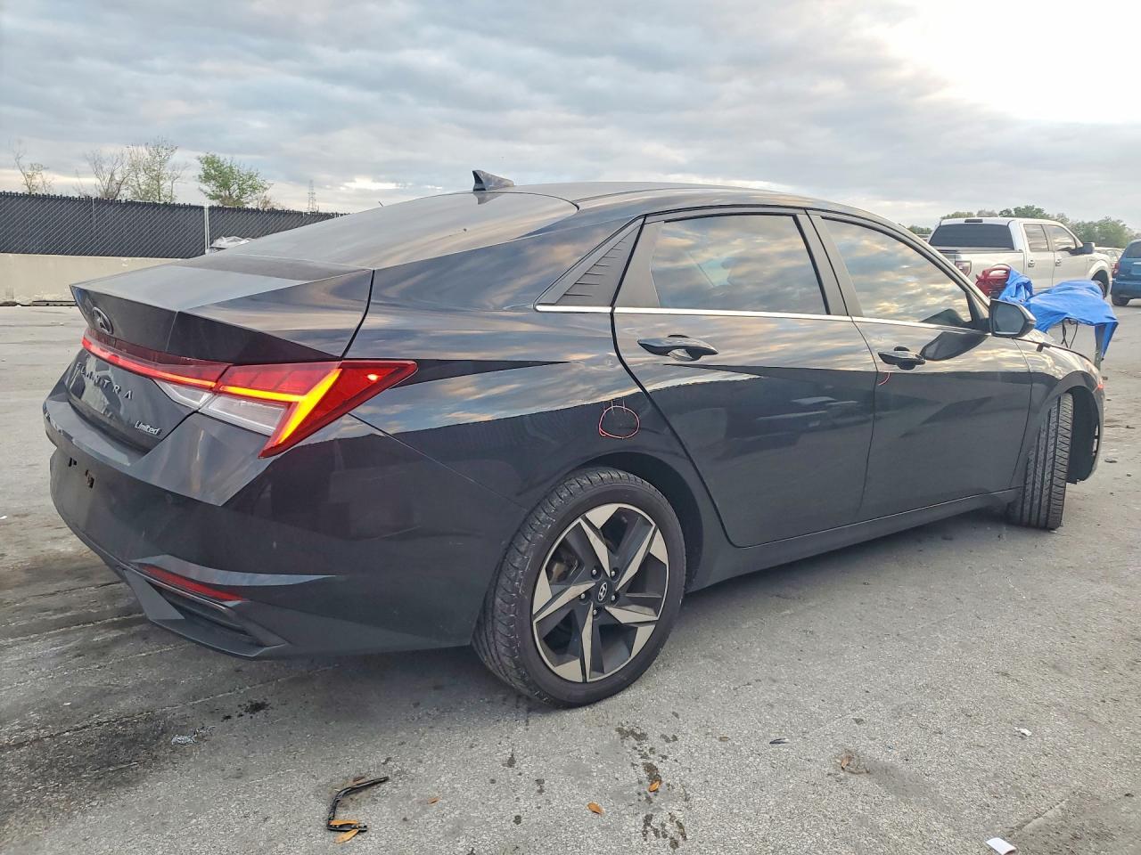 2023 Hyundai Elantra Limited - Фото 3