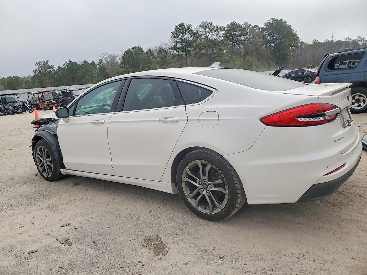 2020 Ford Fusion Titanium - Фото 2