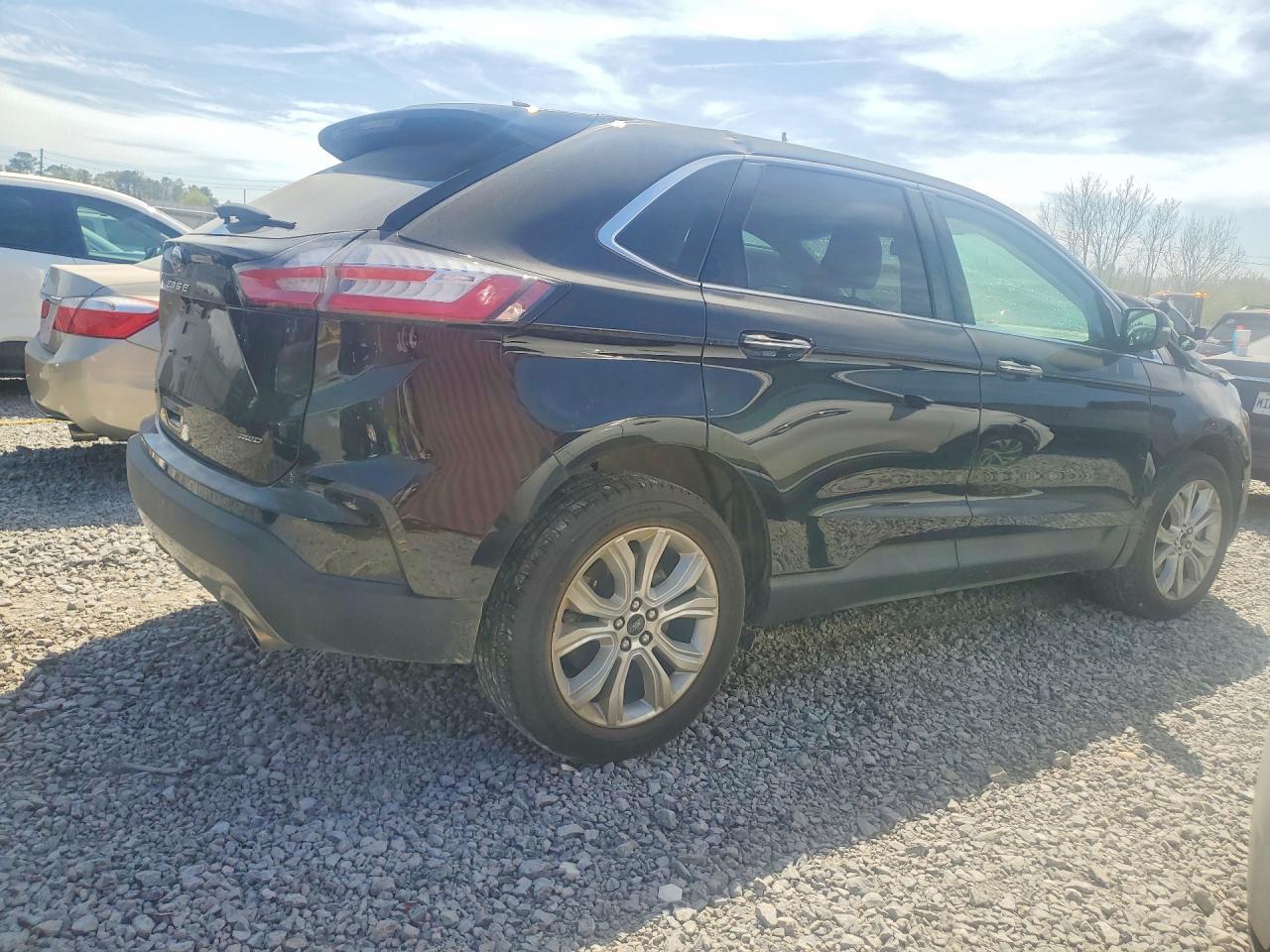 2023 Ford Edge Titanium - Image 3