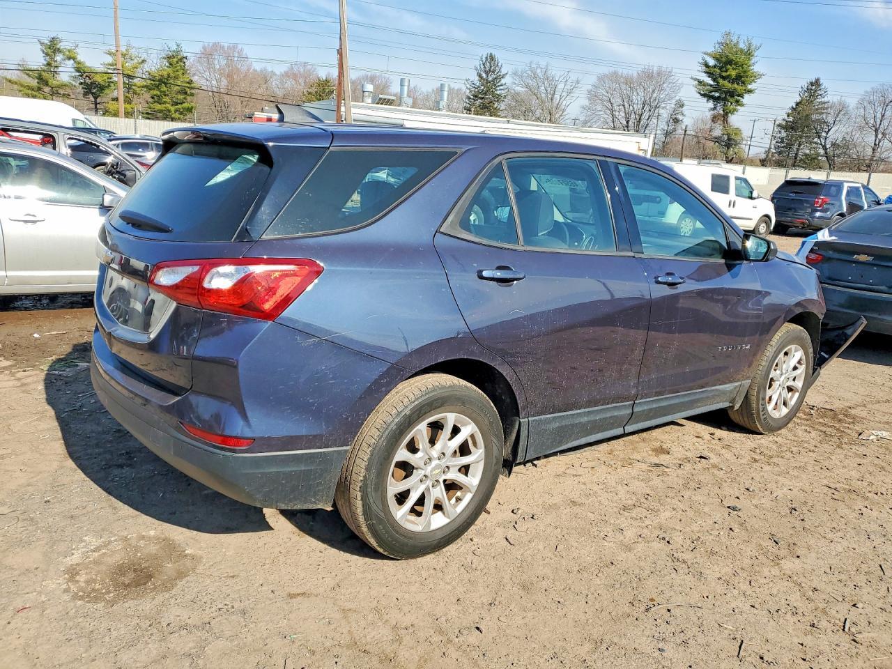 2019 Chevrolet Equinox Ls - Image 3