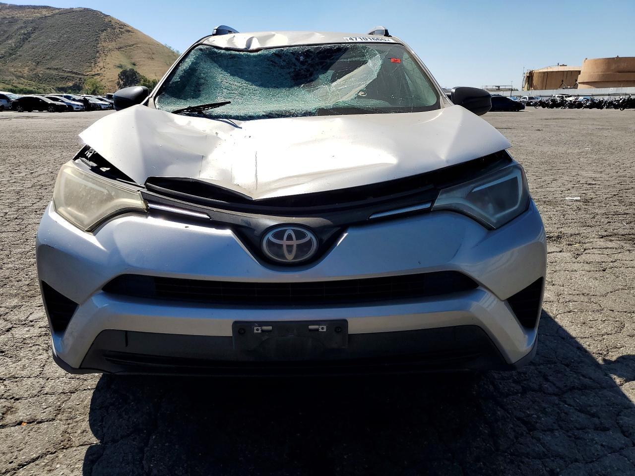 2017 Toyota Rav4 Le - Image 5