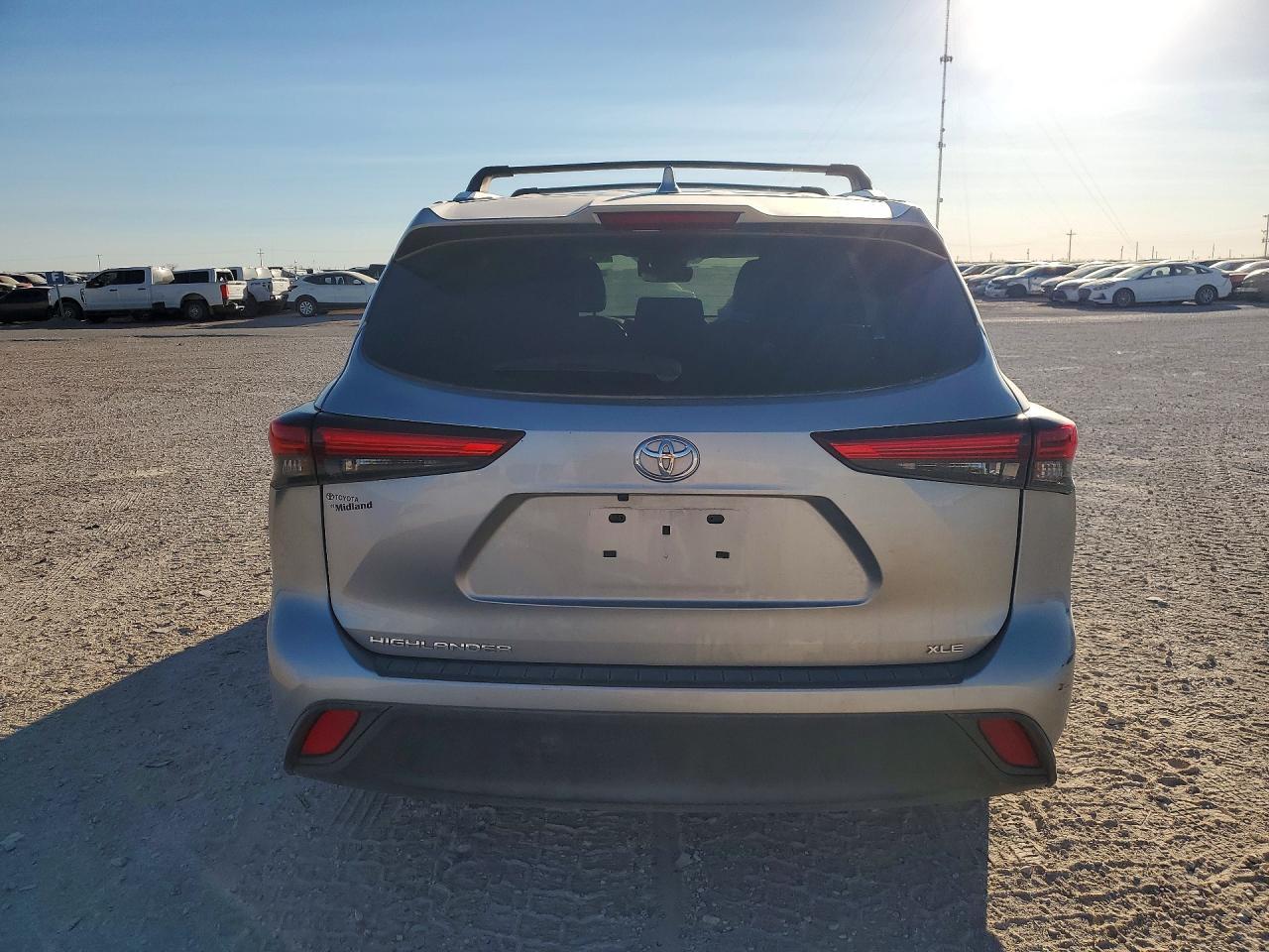 2023 Toyota Highlander - Image 6