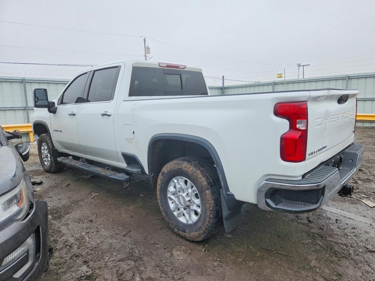 2020 Chevrolet Silverado - Фото 2