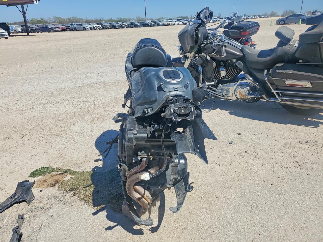 2024 Kawasaki Ex650 R - Image 2