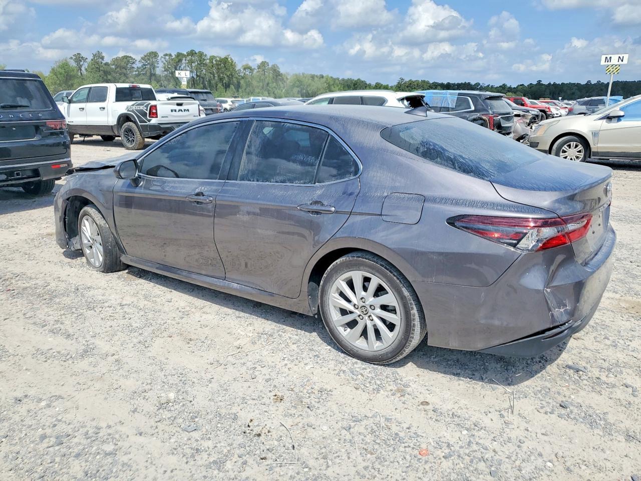 2024 Toyota Camry Le - Фото 2