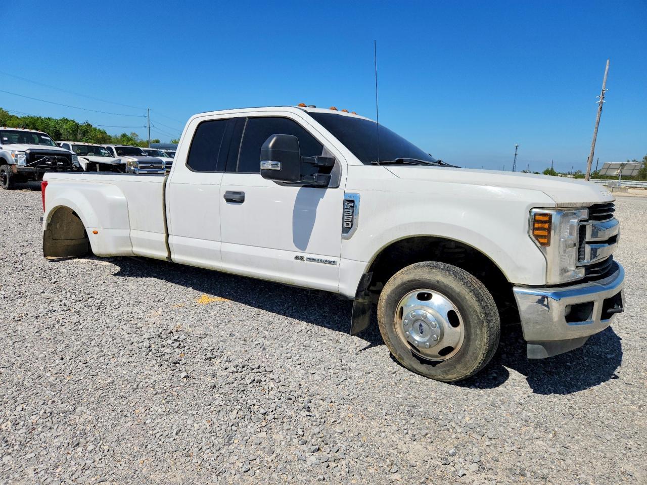 2019 Ford F350 Xlt Drw 6.7L V8 Tdsl Ext Cab - Фото 4