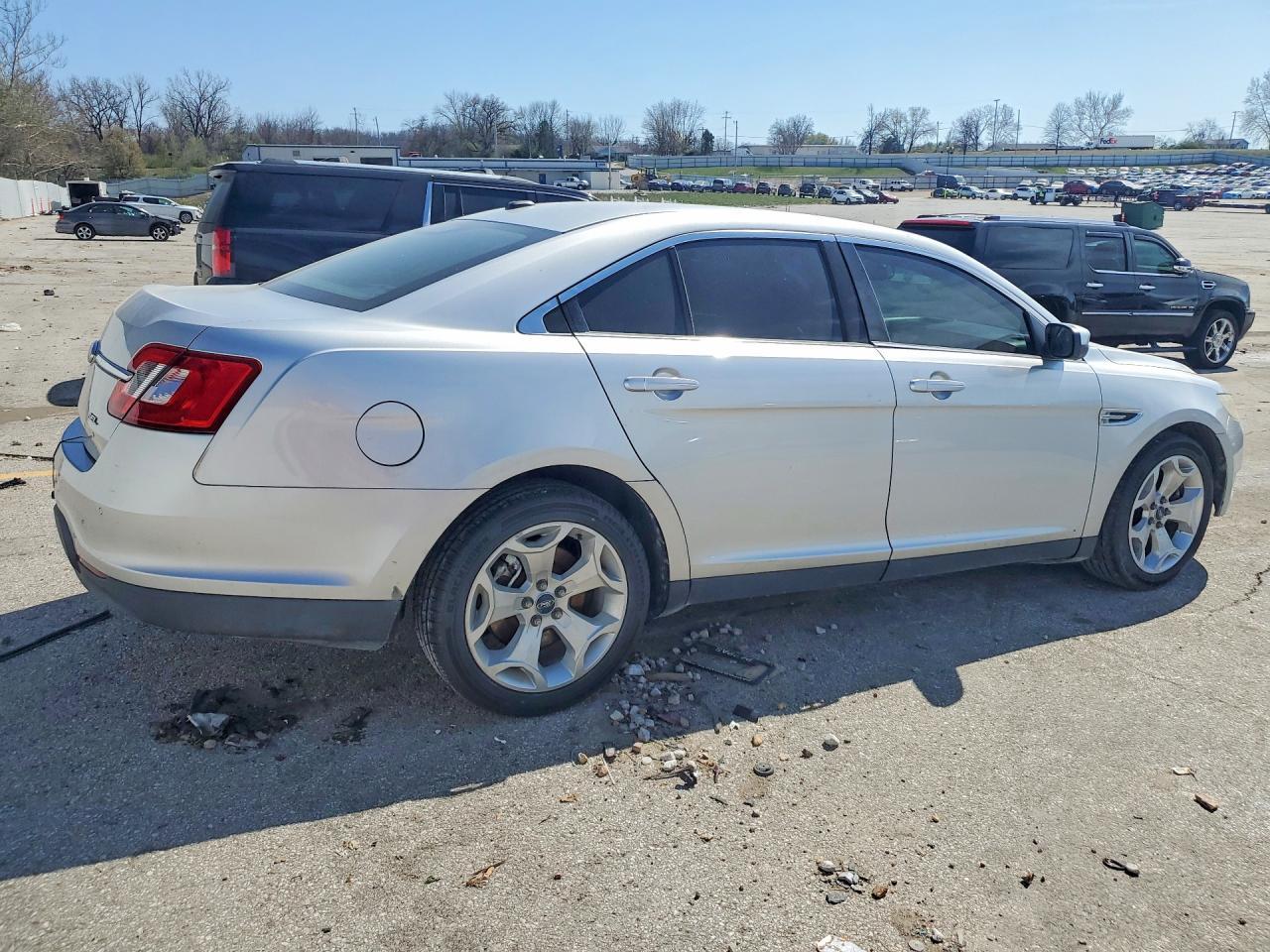 2010 Ford Taurus Sel - Image 3