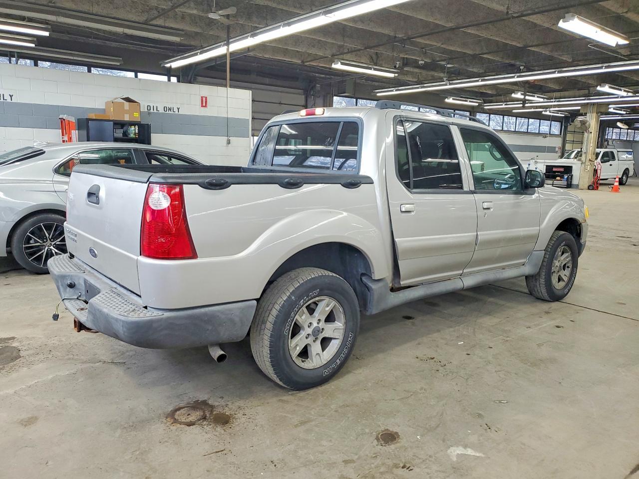 2005 Ford Explorer Sport Trac - Фото 3