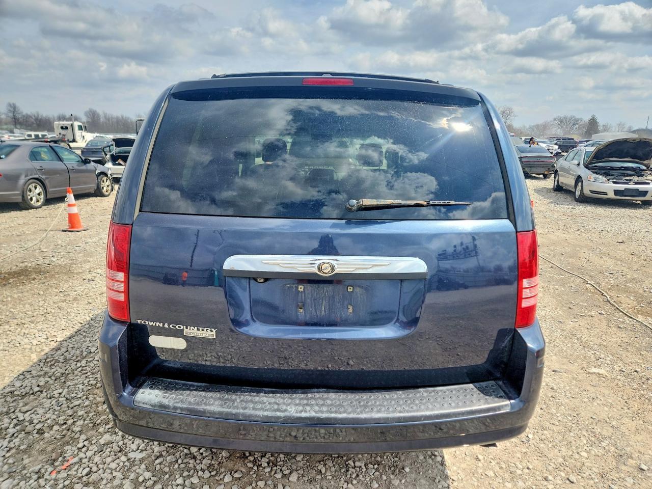 2008 Chrysler Town & Country Touring - Image 6