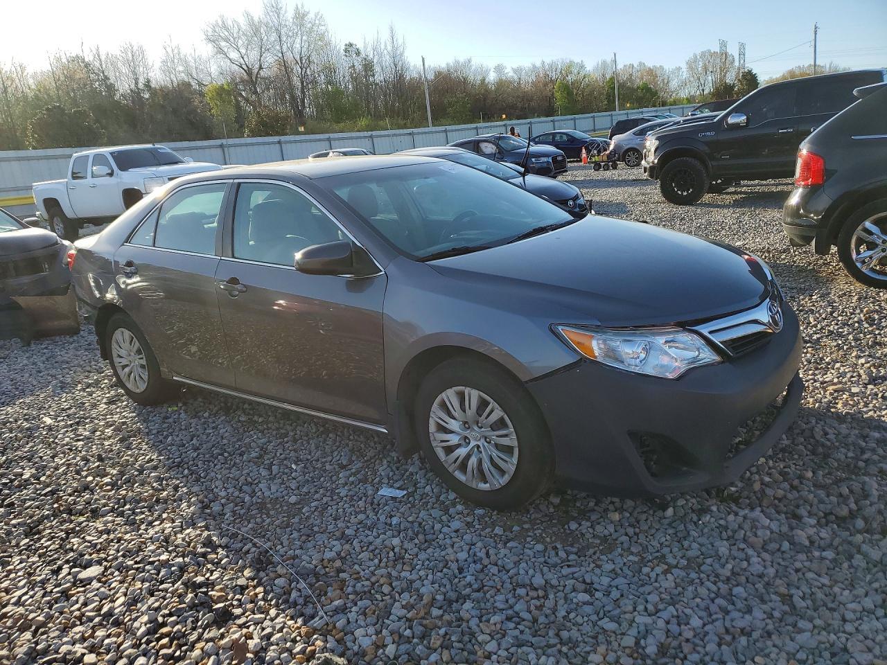 2014 Toyota Camry Le - Фото 4
