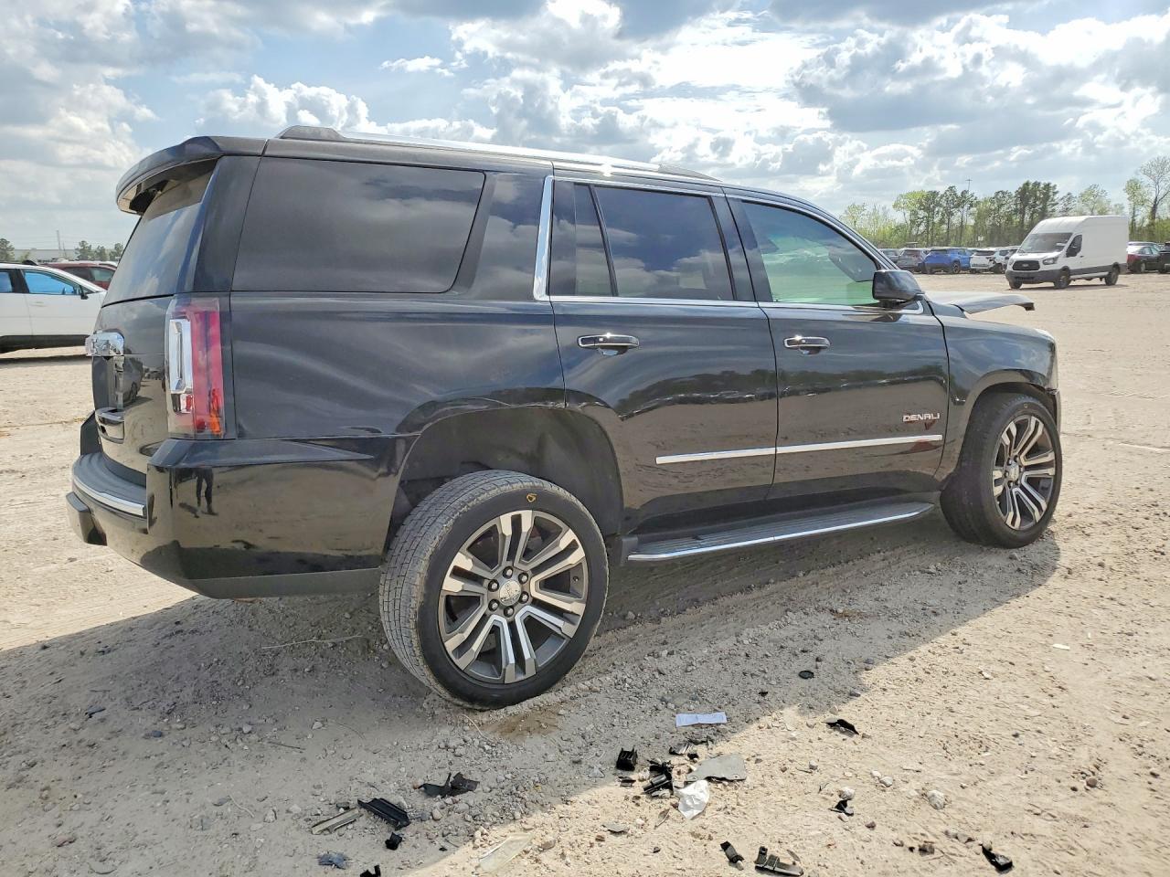 2017 GMC Yukon Denali - Image 3