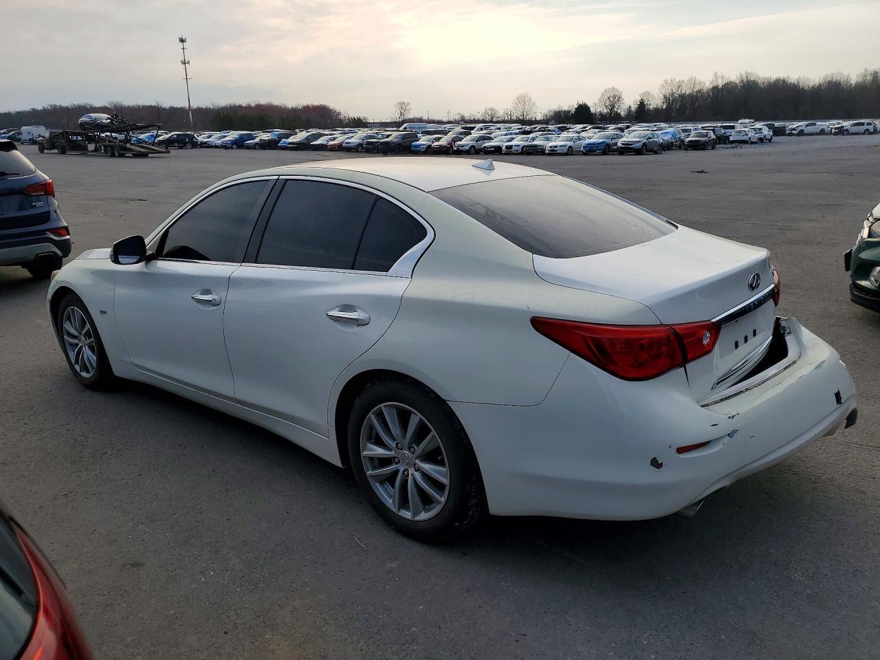 2017 Infiniti Q50 3.0T Premium - Фото 2