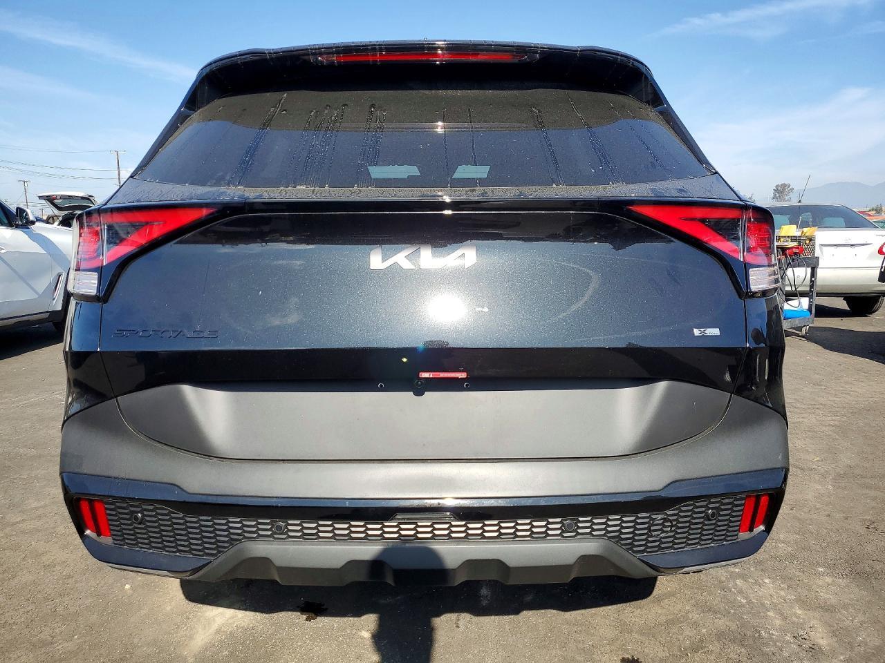 2025 Kia Sportage Plug-In Hybrid X-Line - Image 6