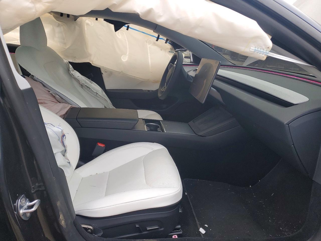2025 Tesla Model 3 - Фото 7