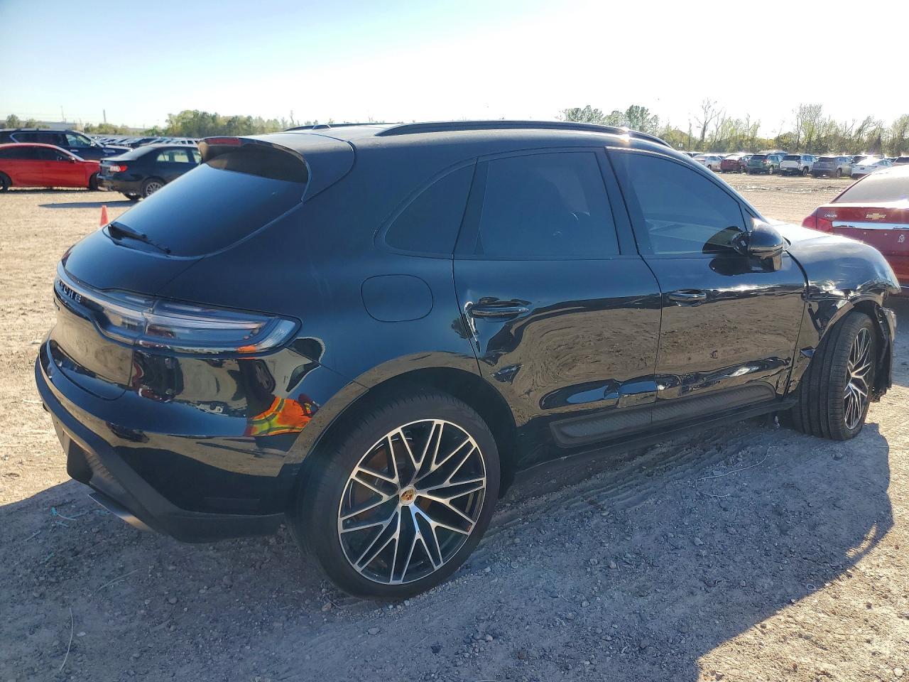 2025 Porsche Macan Base - Фото 3