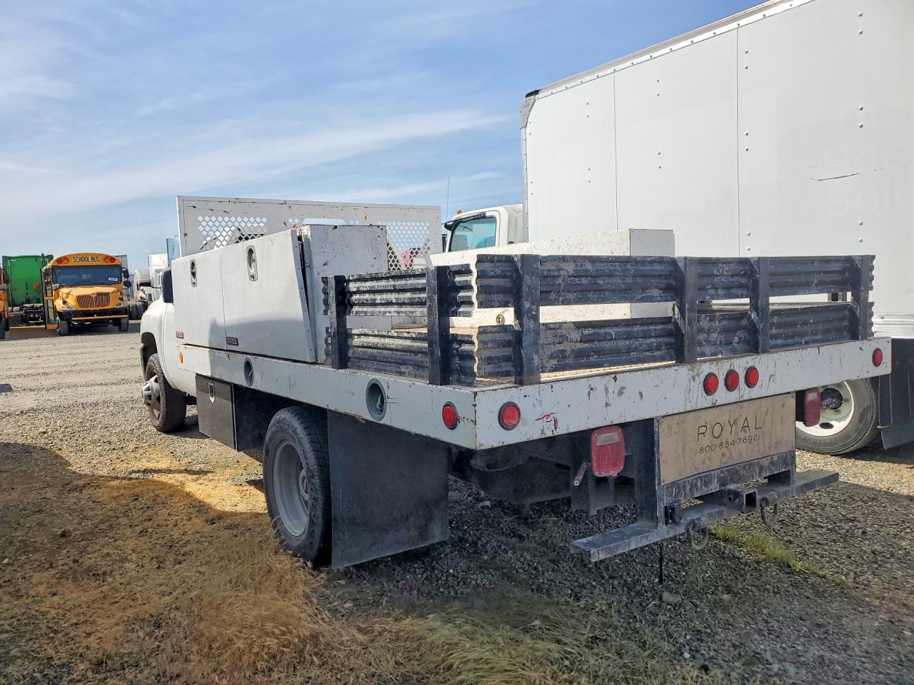 2014 Chevrolet Silverado Flatbed Truck - Фото 2