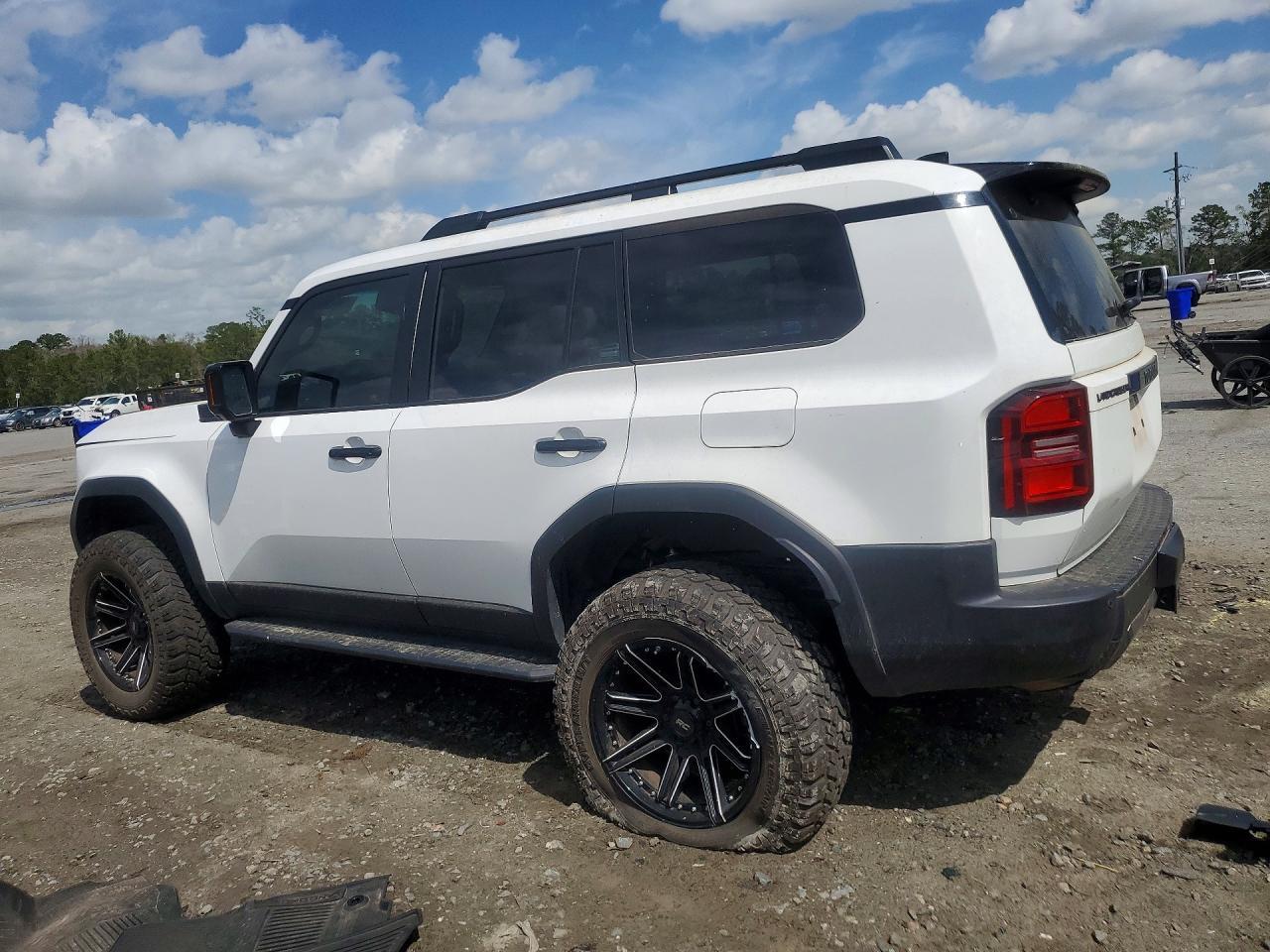 2024 Toyota Land Cruiser Base - Фото 2