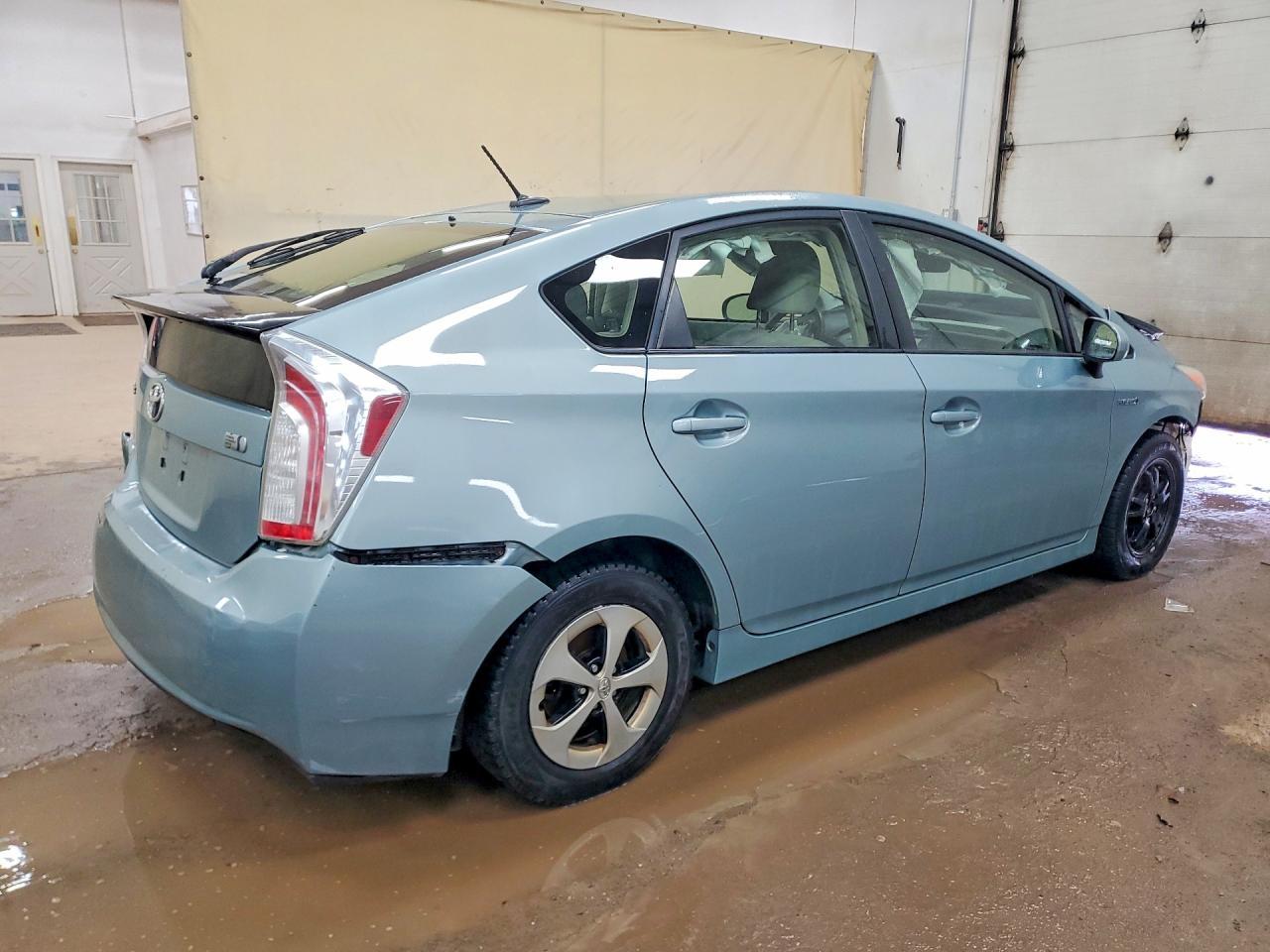 2013 Toyota Prius Three - Фото 3