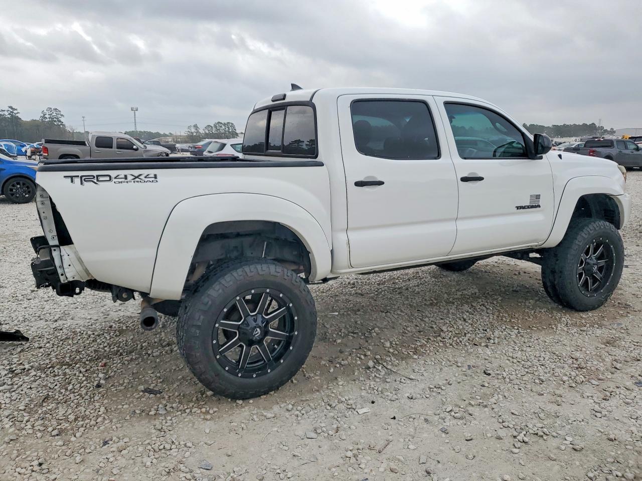 2015 Toyota Tacoma V6 - Image 3