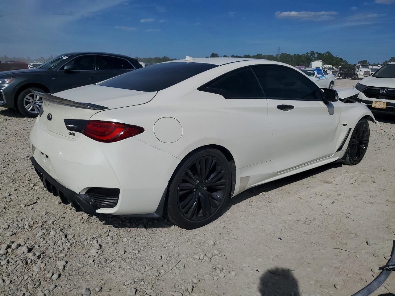 2017 Infiniti Q60 3.0T Premium - Фото 3