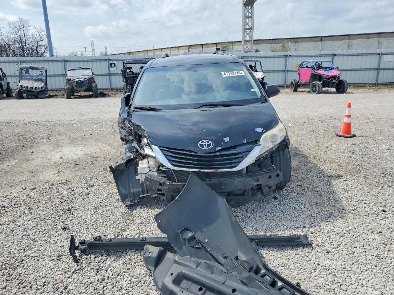 2015 Toyota Sienna Le 8-Passenger - Image 5