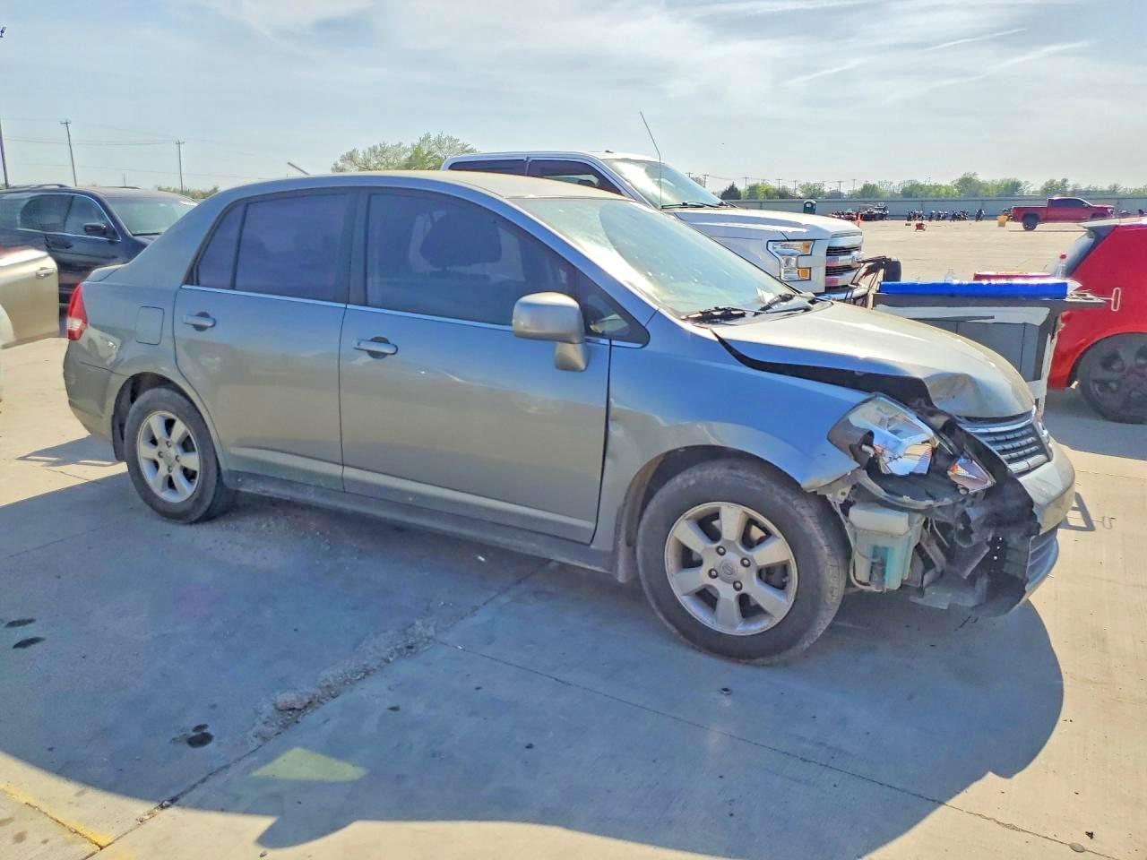 2008 Nissan Versa 1.8 S - Фото 4