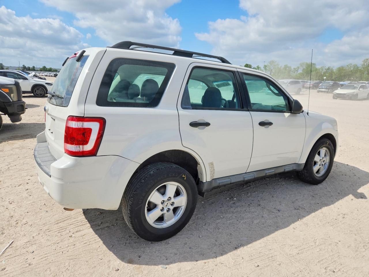 2012 Ford Escape Xls - Image 3