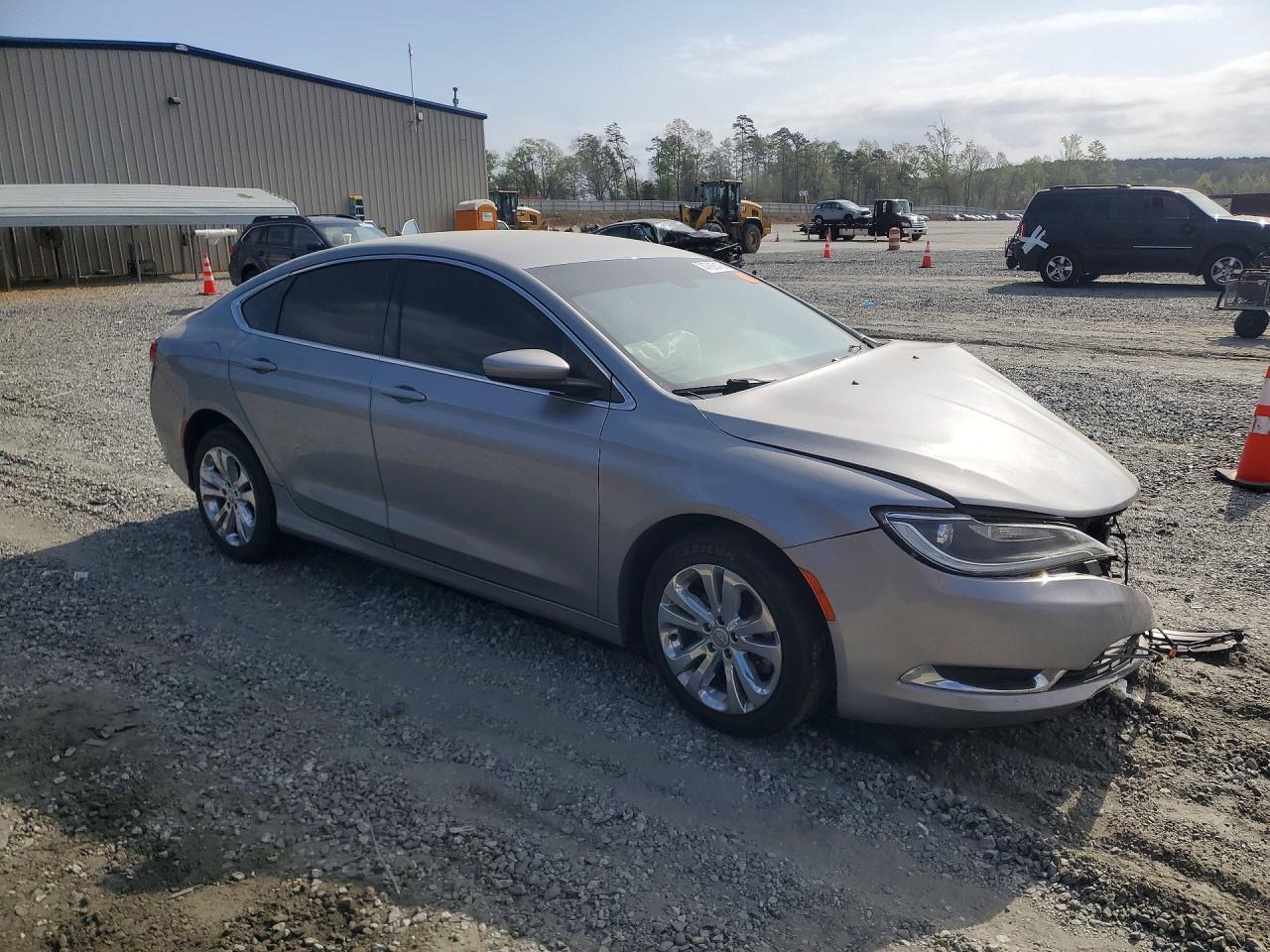 2017 Chrysler 200 Limited - Image 4