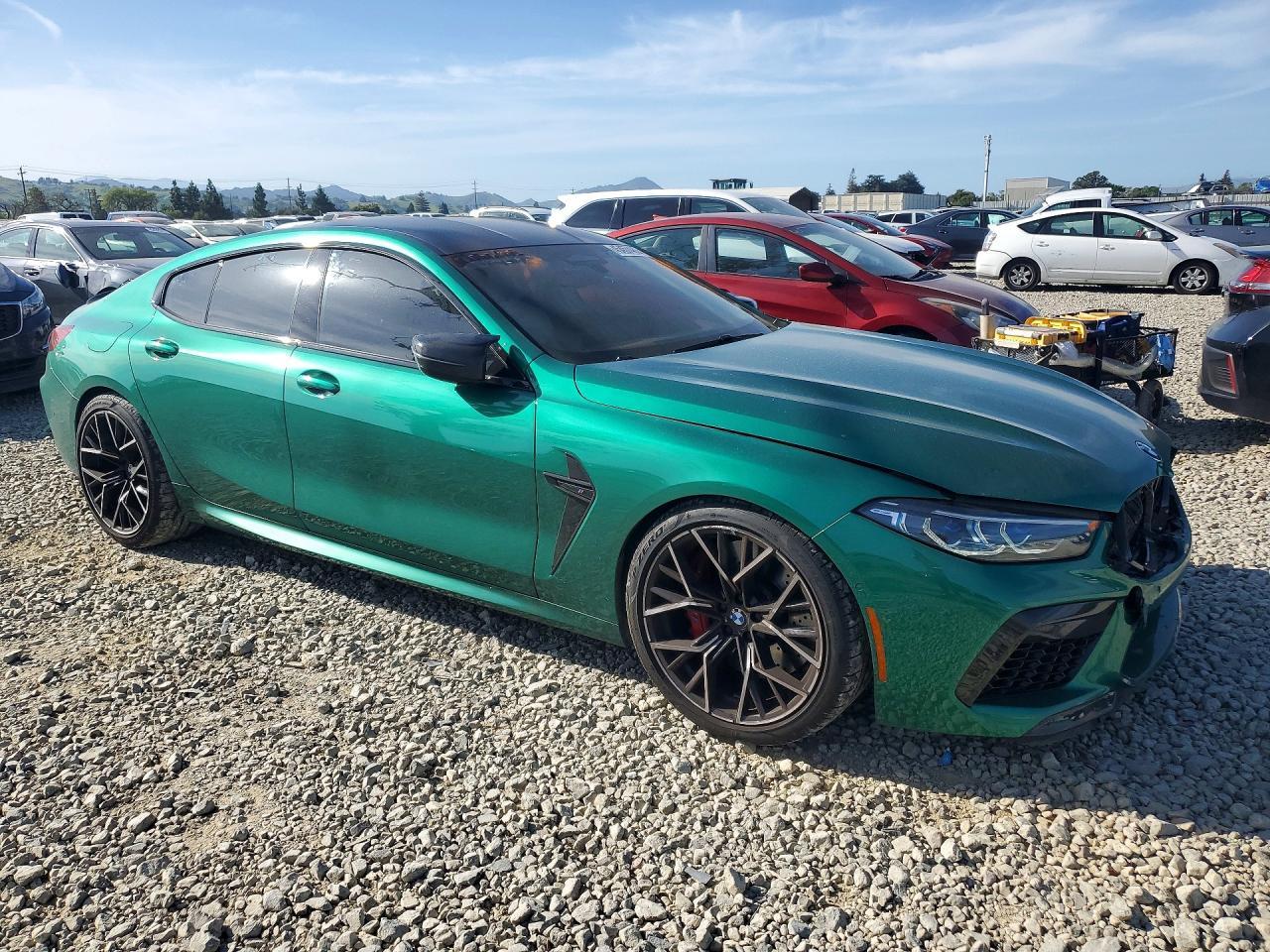 2025 BMW M8 - Фото 4