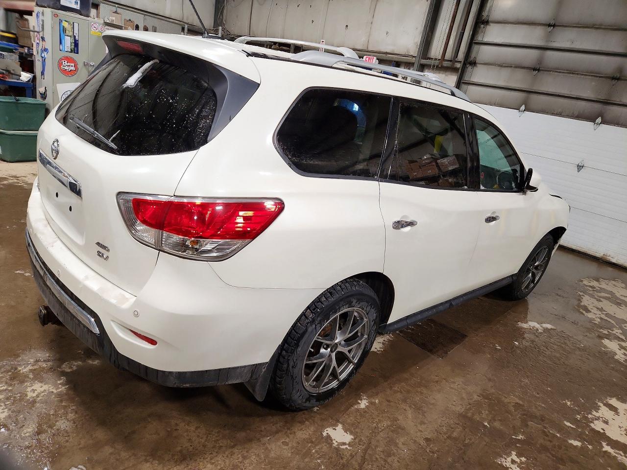 2016 Nissan Pathfinder S - Image 3