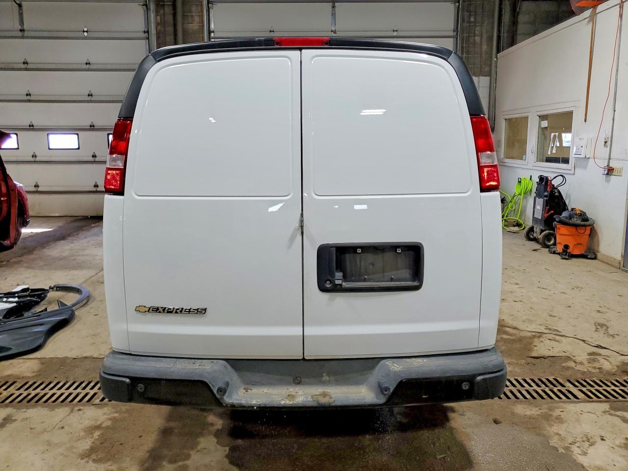 2023 Chevrolet Express 3500 Ext Cargo Van - Фото 6
