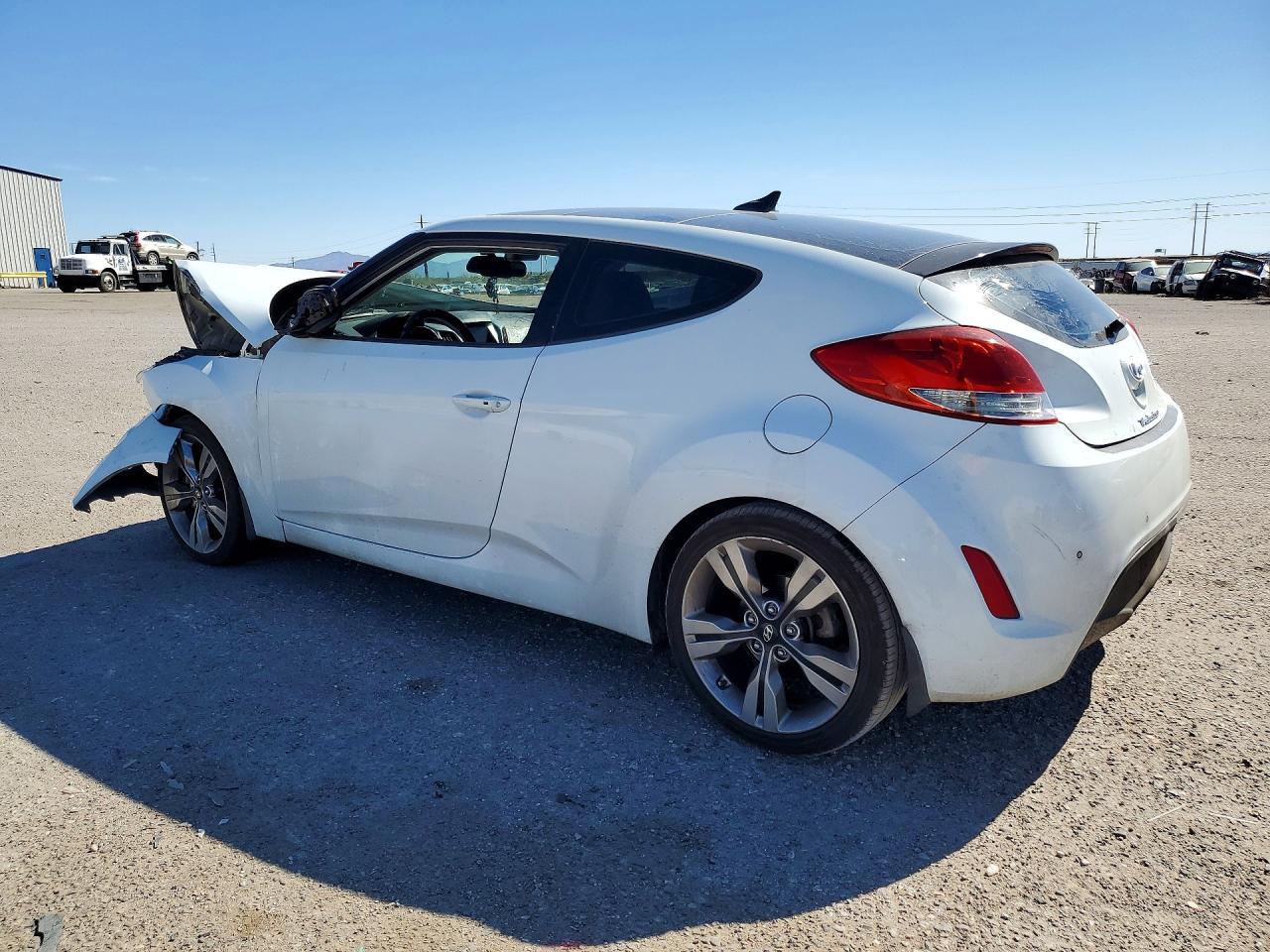 2013 Hyundai Veloster Base - Фото 2