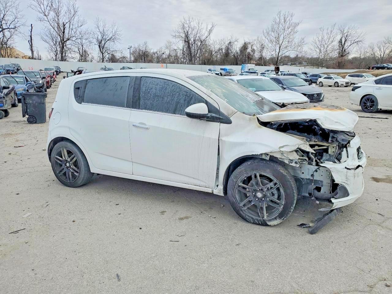 2015 Chev Sonic Ltz - Фото 4