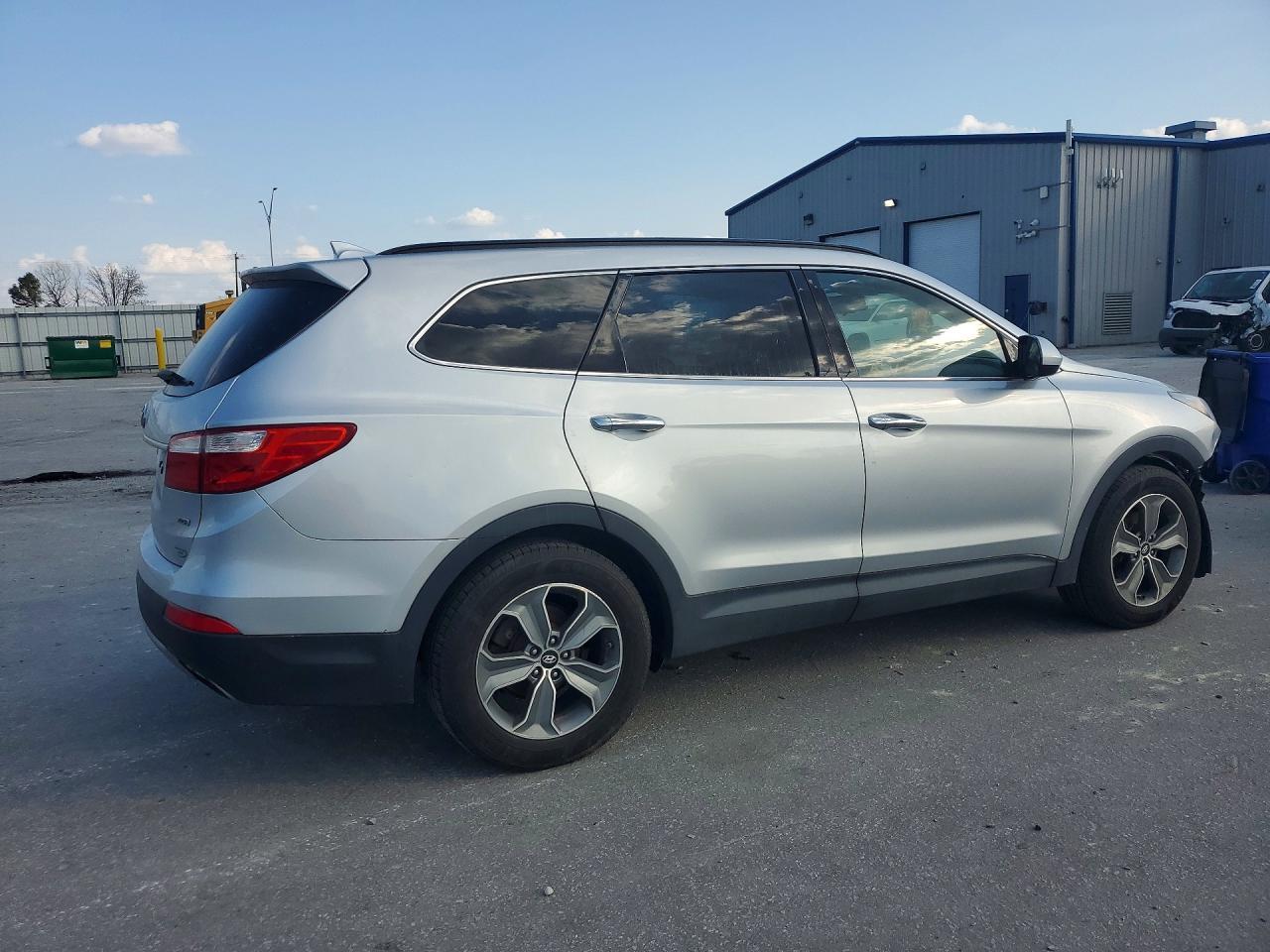 2016 Hyundai Santa Fe Se - Image 3
