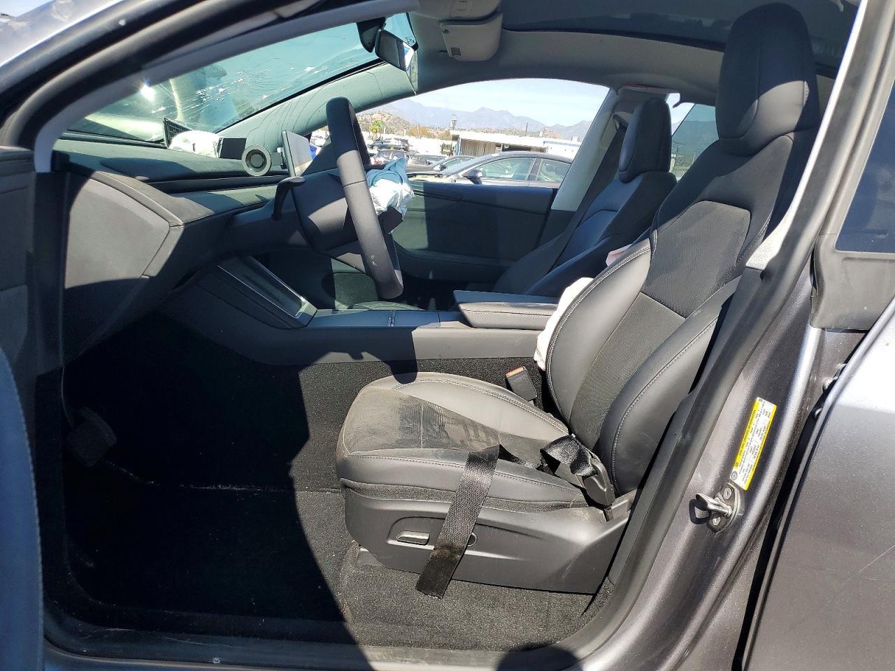 2026 Tesla Model Y - Фото 7