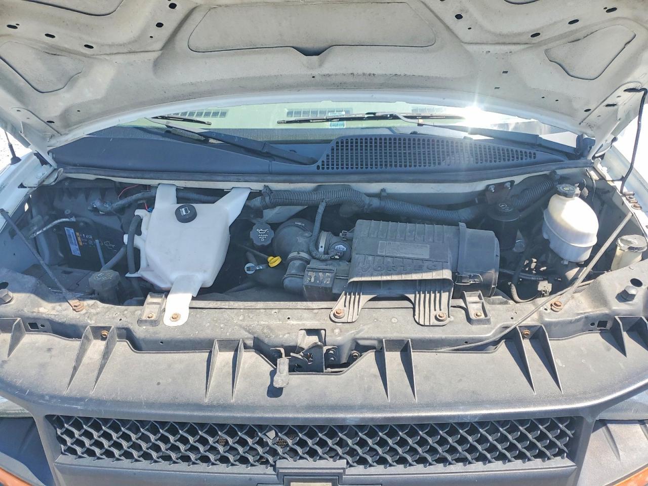 2012 Chevrolet Express G3500 Box Truck - Image 7
