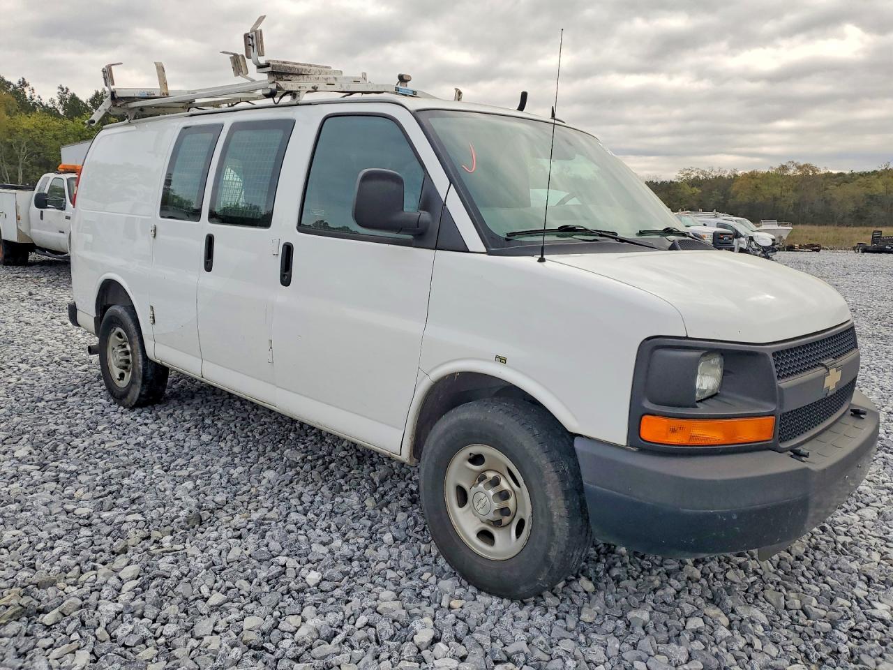 2015 Chevrolet Express 2500 Cargo Utility / Service Van - Image 4