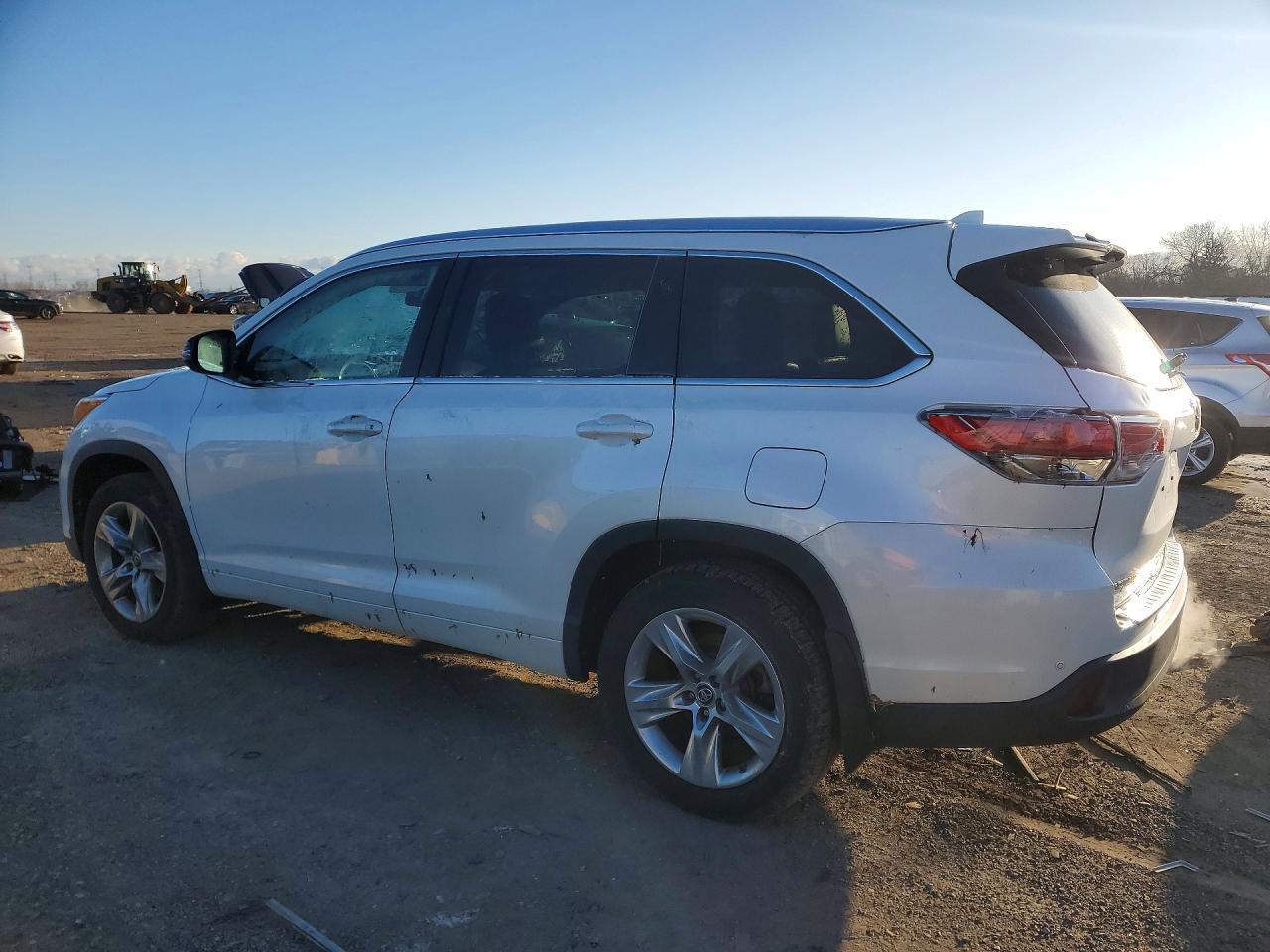 2016 Toyota Highlander Limited Platinum - Image 2