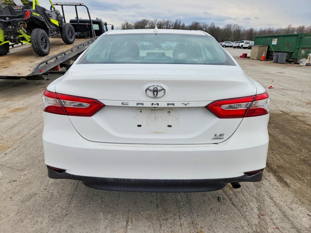 2020 Toyota Camry Le - Фото 6