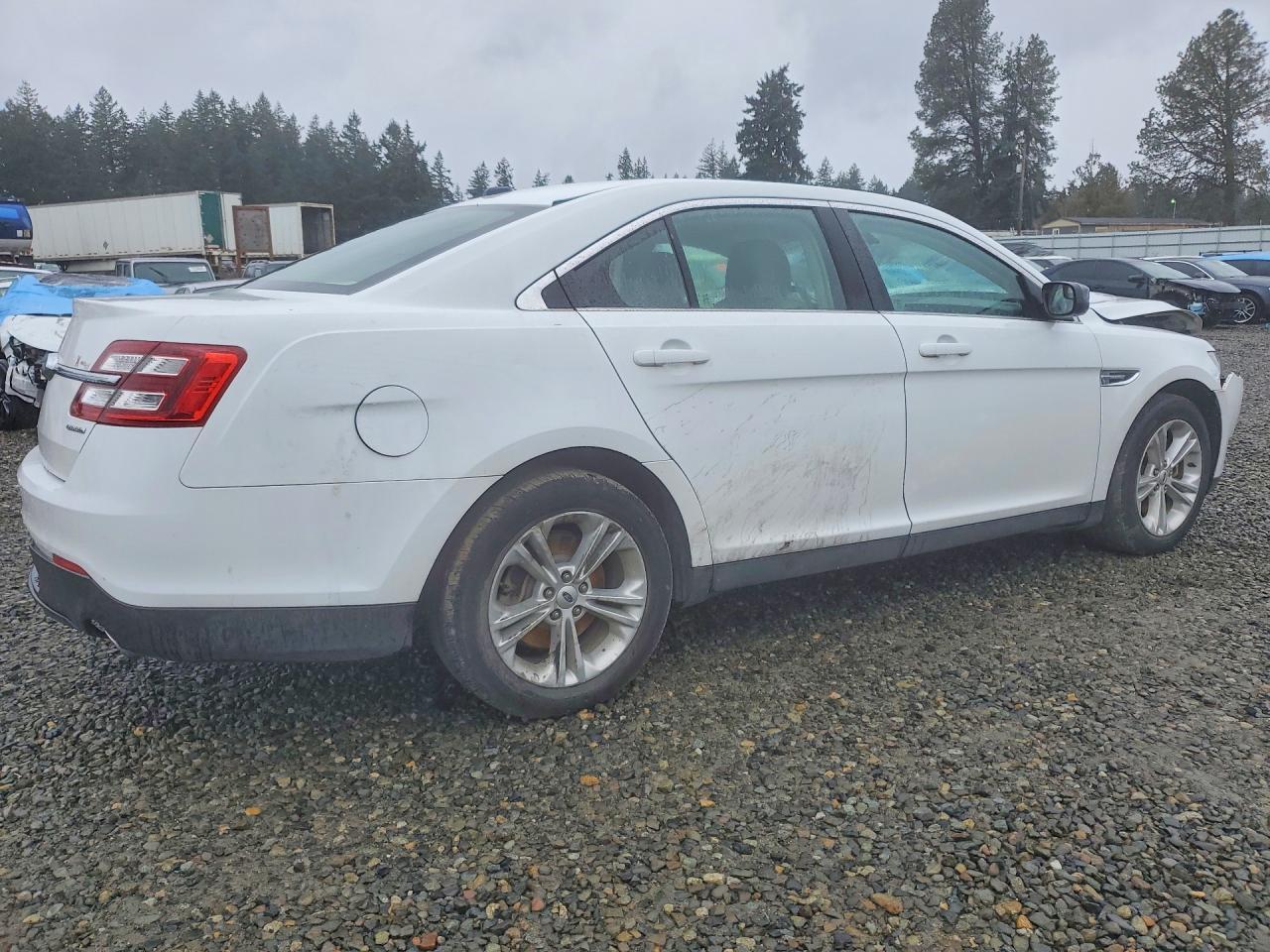 2016 Ford Taurus Se Comfort - Image 3